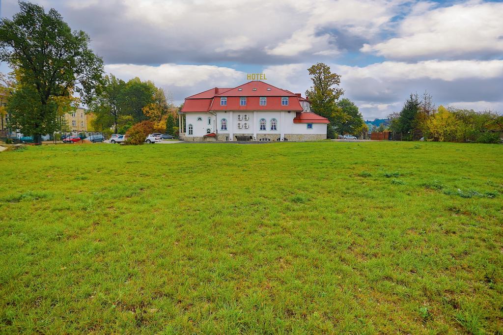 Hotel Garden Болеславец Екстериор снимка